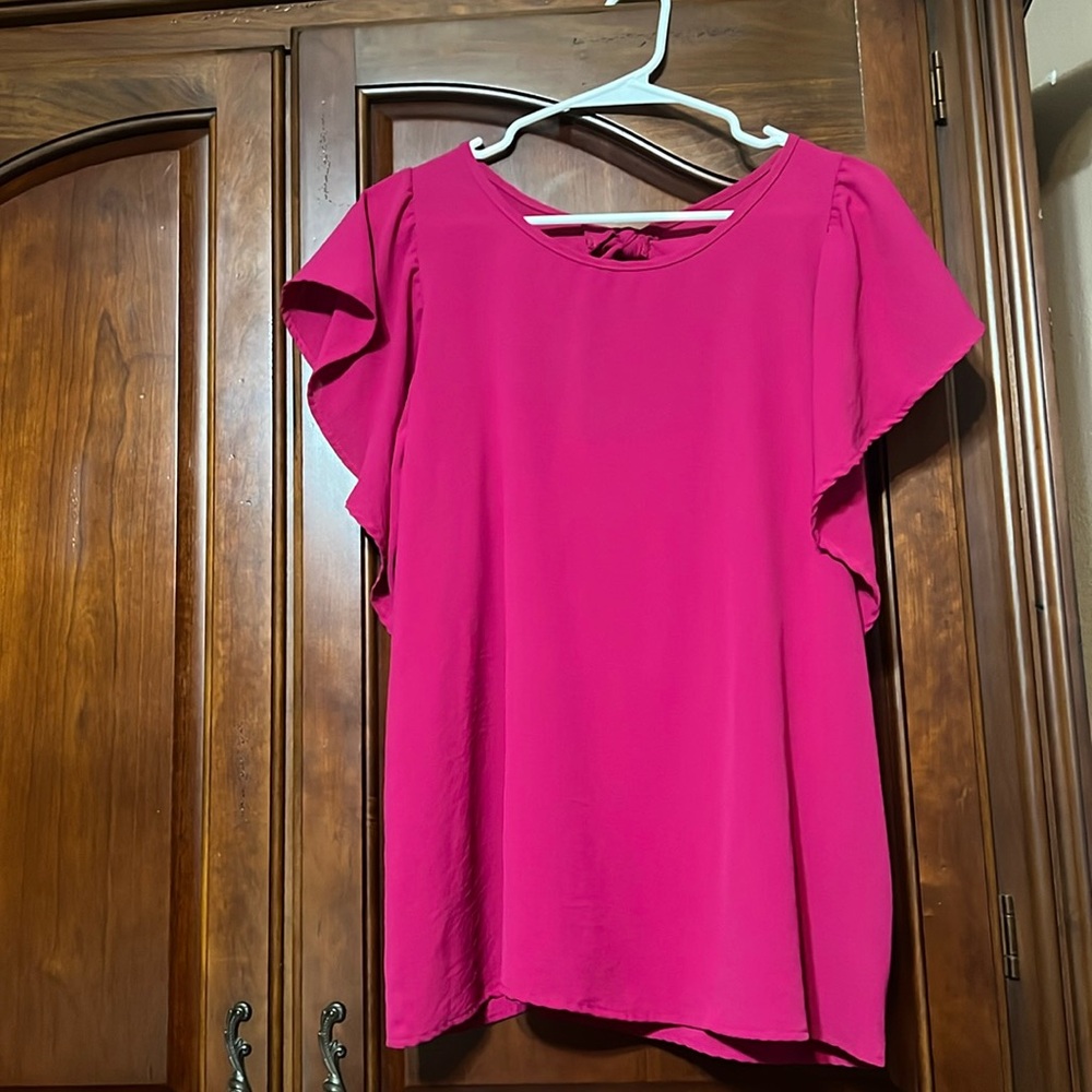 FSL APPAREL magenta flutter sleeves back cutout top Size L